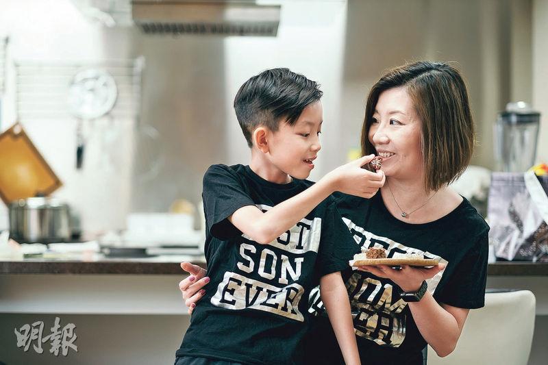 【母親節】 9歲小廚神入廚 炮製「朱古力甜心脆脆」媽媽甜入心