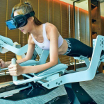 酒店做gym減壓兼健身   VR健身儀平板支撐練核心肌
