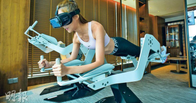 酒店做gym減壓兼健身 VR健身儀平板支撐練核心肌