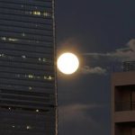 萬聖夜賞藍月 同月現第二滿月 下次出現要等到2023年