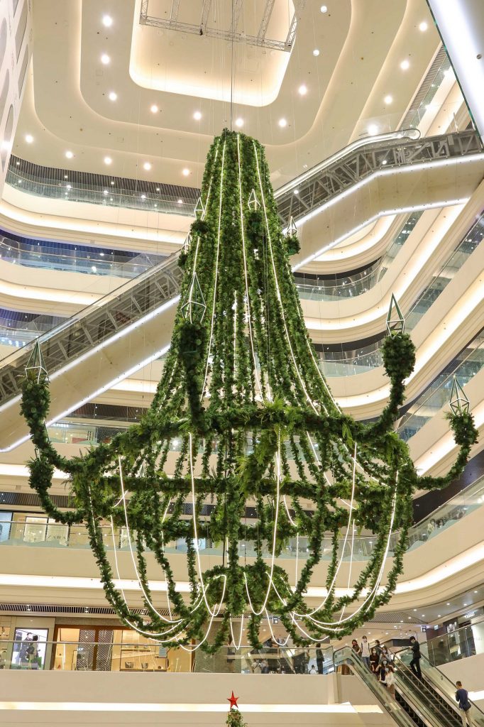 時代廣場展現典雅綠色聖誕