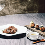 川菜7種味型：甜酸麻苦辣香鹹 親嘗宮保雞丁、煙熏香茶鴨、魚香茄子百般滋味