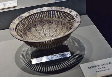 時代廣場化身京都 設2.7米的鳥居打卡位 櫻花樹下睇「京燒.清水燒展」 時代廣場化身京都 設2.7米的鳥居打卡位 櫻花樹下睇「京燒.清水燒展」