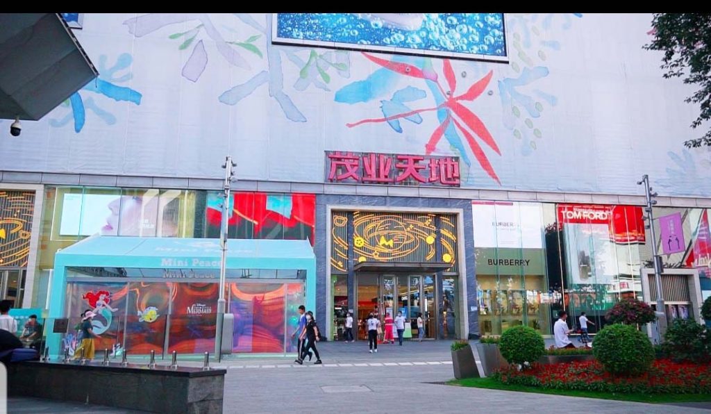 【遊走大灣區】深圳地鐵2號線：華強北站 闖入中國電子第一街 體驗全國首家黑科技體驗型購物中心