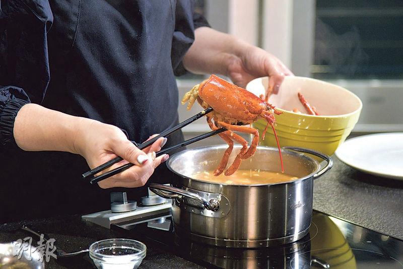 【Son級廚房】日式龍蝦三食 拆龍蝦4步驟 洗浸、扭頭、除鰓、剪鉗
