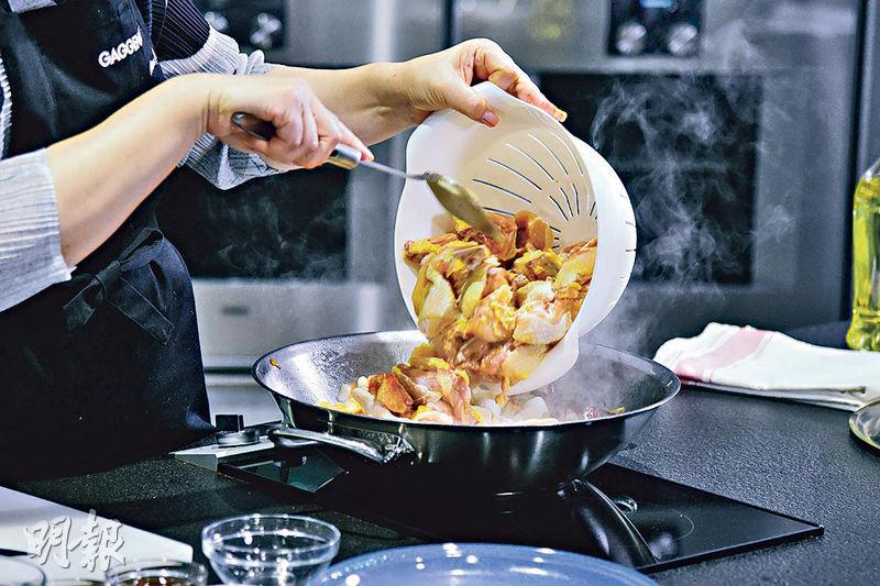 【SON級廚房】港式安東辣雞 30分鐘搞掂！加湯變身火鍋雞煲