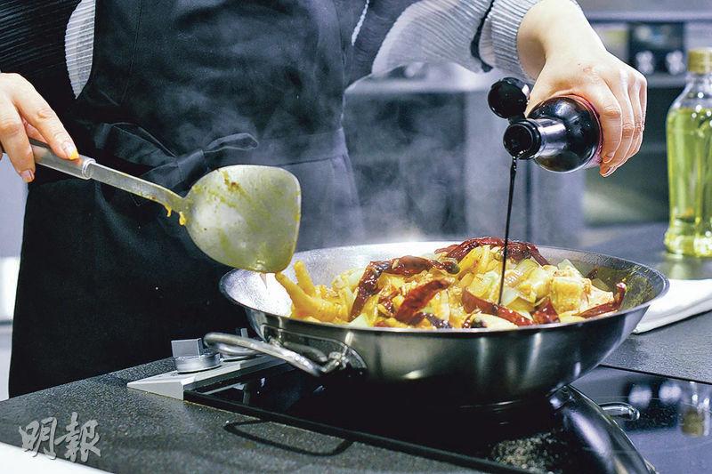 【SON級廚房】港式安東辣雞 30分鐘搞掂！加湯變身火鍋雞煲