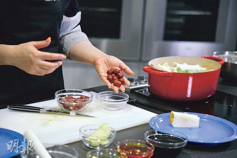 【Son級廚房】韓式燜牛肋條 頭五條牛肋條為首選 加韓國梨肉質更軟腍