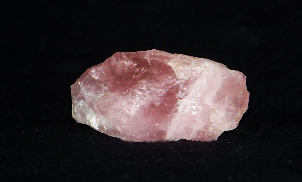 財運 愛情 愛情運 粉晶 粉晶功效 運勢 2022年運勢 水晶石 rosequartz quartz 玫瑰 水晶鏈 水晶手鍊