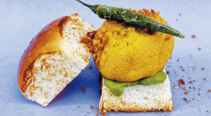 【地道印度街頭小食】孟買素食漢堡 厚炸薯波做夾心 配上酸辣醬及青辣椒 酥脆又醒胃