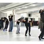【當代舞】韓國編舞家X香港城市當代舞蹈團   全新舞碼強調視覺元素   由象徵自然的棕色出發   配合音樂游走原始未來