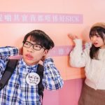 微辣豪Dee 搞笑化身愛情及人際關係專家 啟田商場「關係哲學研究所」 三大打卡位鬼馬登場