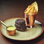 現代歐陸菜伴黑膠音樂   提升用餐體驗   必吃罕見炸豬頭肉凍、冶味香烤牛骨髓