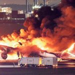 機艙逃生分秒必爭！日航演示成最佳教材   把握「黃金90秒」   聽從指示勿帶行李