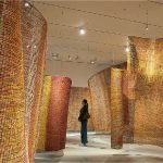 藝遊墨爾本   NGV當代藝術三年展   原住民編百米魚欄柵   展現對人類文明另類想像