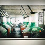 好去處。攝影展｜捕捉九龍麵粉廠神秘廠房面貌   旋轉運輸梯＋花布織袋圖樣