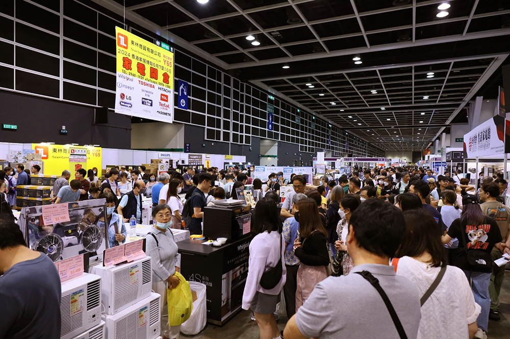 展覽集團主席王學譜表示，香港家居博覽至今已成為一個品牌，展商質素有保證。這讓更多市民選擇在展會中購買家電及裝修產品，為業界打下強心針。