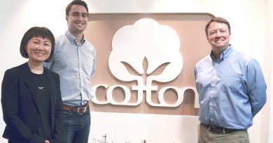 Cotton Incorporated高級經濟學家Jon Devine（右），經濟學家Jud Griffin（中）和企業傳播經理陳穎琦（左）。