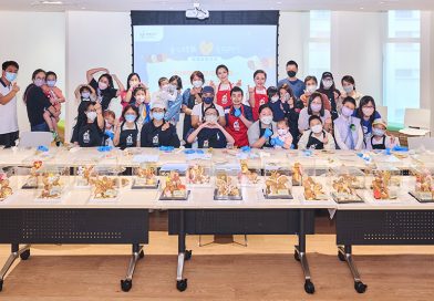 香港麥當勞叔叔之家與曲奇四重奏合辦母親節活動—「童心蝶舞．愛焙同行」蝴蝶酥製作班，邀得人氣演員李佳芯與病童家庭一起製作蝴蝶酥。