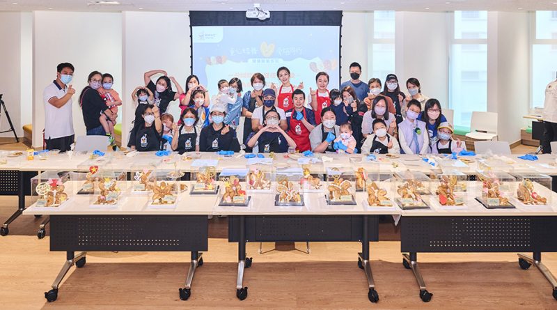 香港麥當勞叔叔之家與曲奇四重奏合辦母親節活動—「童心蝶舞．愛焙同行」蝴蝶酥製作班，邀得人氣演員李佳芯與病童家庭一起製作蝴蝶酥。