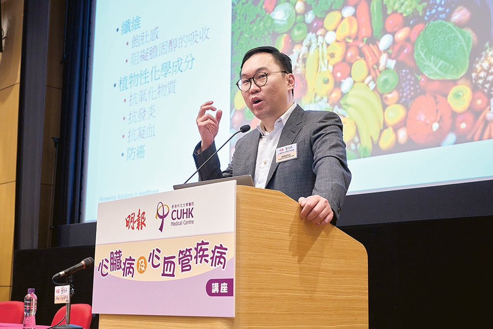 中大醫院高級營養師張智良鼓勵市民建立良好的飲食習慣,如烹調時宜低油低糖及選擇優質的食材。