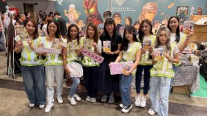 「築夢女生」與漫畫家「smalltung」在分享會上共同為聯乘創作的建造業職場實錄漫畫揭幕。