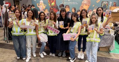 「築夢女生」與漫畫家「smalltung」在分享會上共同為聯乘創作的建造業職場實錄漫畫揭幕。