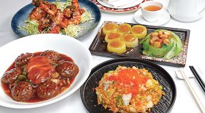 普天同慶賀中秋全包宴包羅各款傳統宴席食材，當中不缺少鮑魚菜式。 外賣鮑參翅肚足料盆菜