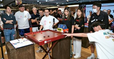 裕華國貨第五屆「全港康樂棋擂台爭霸戰」共吸引329名棋手參與,氛圍熱烈,不時響起陣陣掌聲與鼓勵聲。
