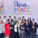 香港麥當勞叔叔之家慈善基金董事會成員與慈善晚宴籌款委員會成員共同舉杯，向滿座嘉賓致以誠摯謝意。
