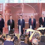 上海商業銀行啟動75周年活動，由財政司司長陳茂波（中）、上海商業銀行董事長李慶言（左二）、上海商業儲蓄銀行董事榮智權（右二）、上海商業銀行非執行董事榮康信（右一）及行政總裁林永德（左一）共同主禮。