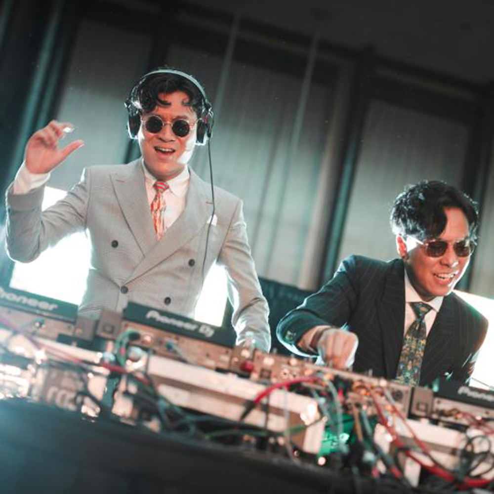 山聚電音祭︰本地人氣DJ 組合「節拍星期五」將於12月6日於山頂廣場觀景台帶來今個初冬最chill2小時戶外廣東歌DJ派對