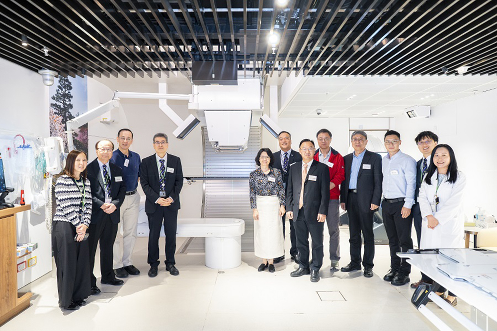 PTCOG-AO年會嘉賓於11月9日參觀養和質子治療中心及全球首度引入光子計數電腦掃描模擬定位系統。