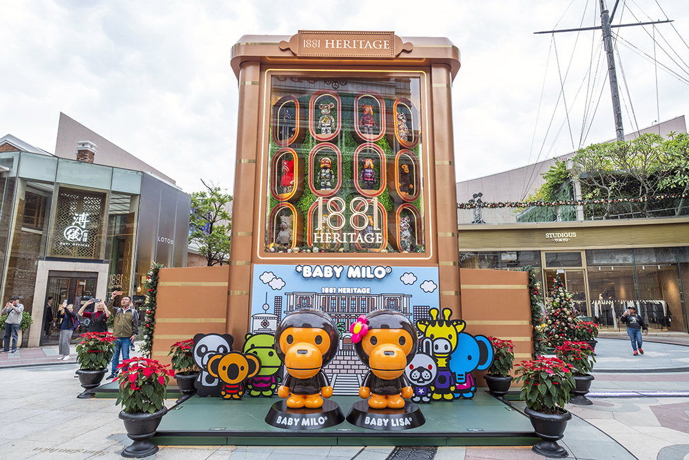 機內珍藏了24隻限量版、深受潮流人士追捧的玩具BE@RBRICK