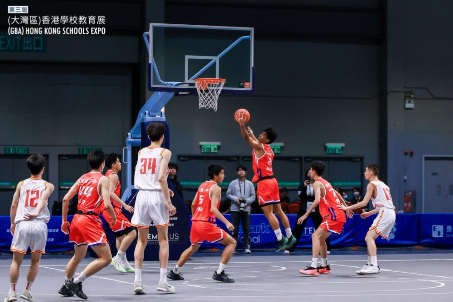 粵港澳大灣區高中生五人籃球邀請賽(香港站)一連兩日舉行賽事，男子組冠軍賽由紅色球衣的珠海市第三中學對白色球衣的東莞市光明中學，最終東莞市光明中學勇奪冠軍。