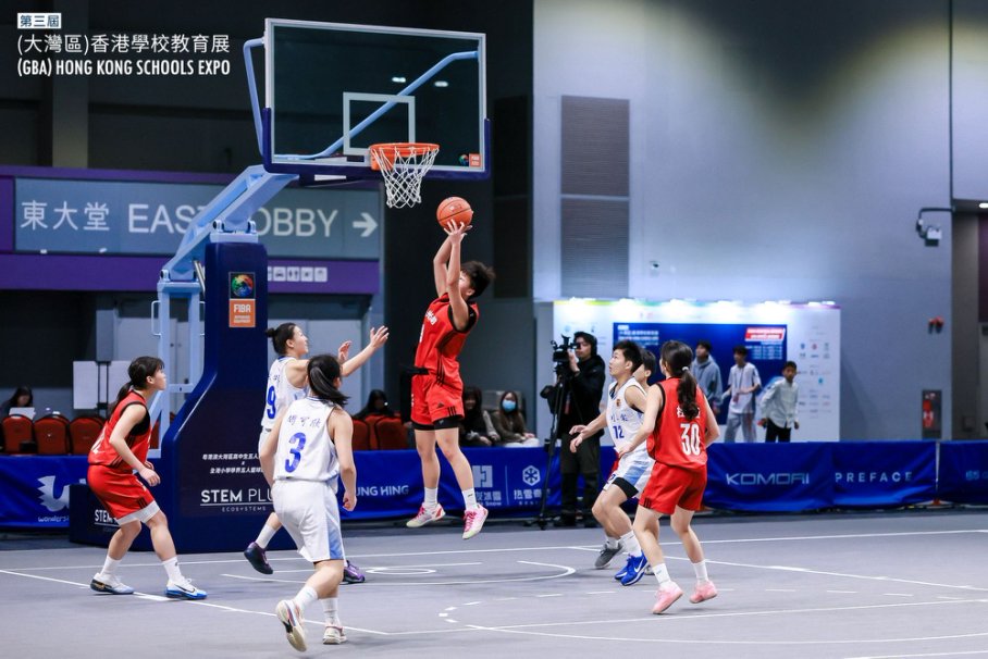 女子組冠軍賽由白色球衣的東莞市光明中學對深圳市第二實驗學校，深圳市第二實驗學校最級奪得冠軍。