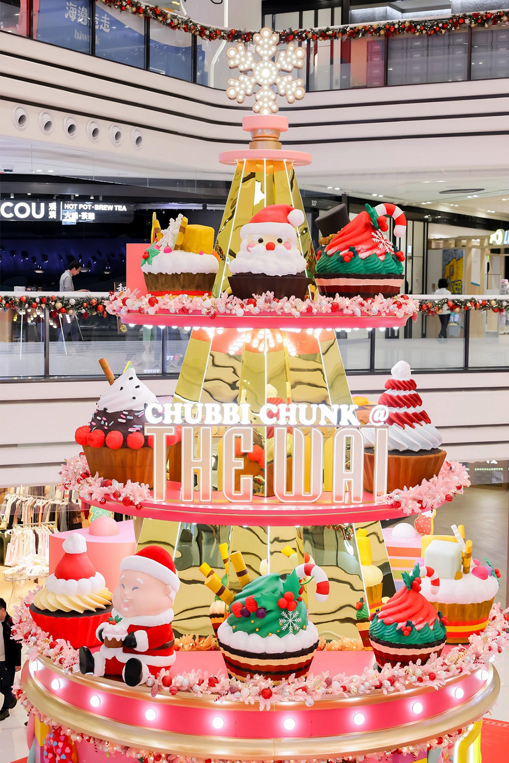 「夢幻糖霜聖誕樹」，綴滿近20款精緻聖誕cupcake，令人少女心大爆發。