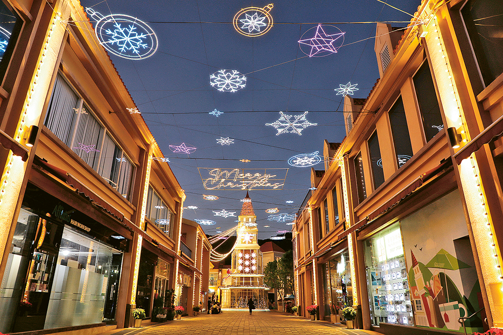 愉景灣將意大利建築特色魅力融入節日慶典，塑造浪漫而迷人的聖誕體驗。