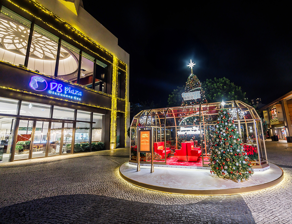 由愉景廣場的閃亮玻璃屋開展夢幻旅程，每一處細節都散發著浪漫的節日氣氛。