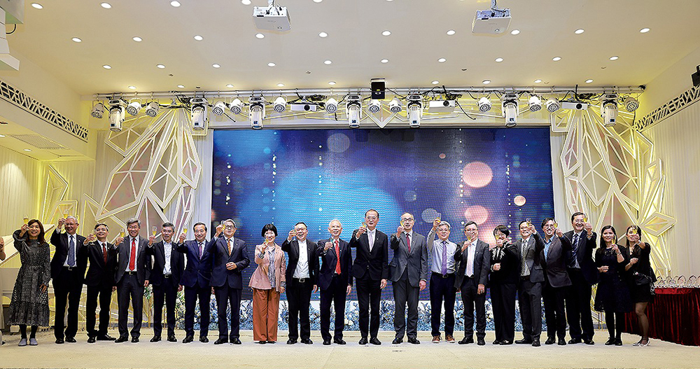 為配合六十周年紀念,播道醫院以「以醫為愛,以愛為醫」為慶祝主題。