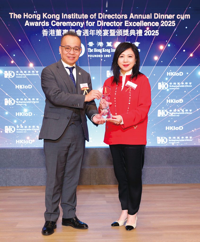 日本命力創辦人兼執行董事連舜香（右）獲香港董事學會董事嘉獎2025之「社會貢獻獎」的殊榮