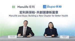 宏利與保柏簽訂合作備忘錄，於香港展開策略性合作，攜手創建更強大、更完善的醫療服務網絡，為客戶提供更便捷及多元化的選擇。宏利香港及澳門行政總裁白凱榮（左）及保柏香港董事總經理夏思雅（右）出席備忘錄簽署儀式。