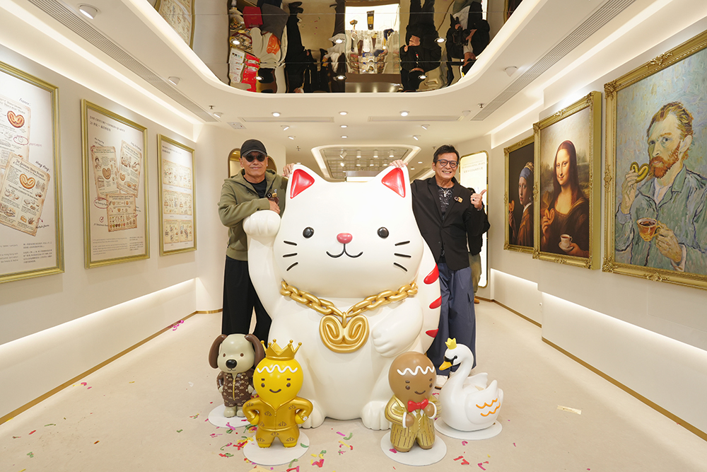 現場設立高達1.6米的巨型招財貓藝術雕塑