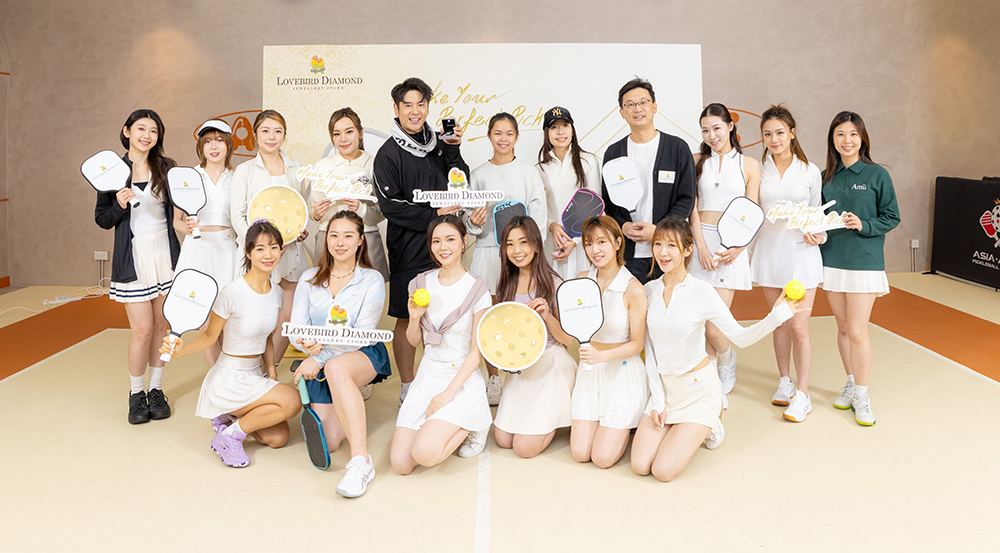 （左五起）人氣歌手許廷鏗、專業匹克球運動員Rachel、前香港網球「一姐」兼現役匹克球頂尖選手Venise Chan、Lovebird Diamond創辦人Ivan，聯同一眾KOL共同出席Lovebird Diamond「Make Your Perfect Pick」體驗活動。