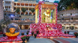 為慶祝BABY MILO誕生27周年，「1881」廣場前方水池更增設了全港首度亮相的1.2米高BABY MILO。其手持愛心的可愛造型象徵著愛與喜悅，在中西情人節為愛侶傳遞濃情蜜意，締造極具辨識度的打卡地標。