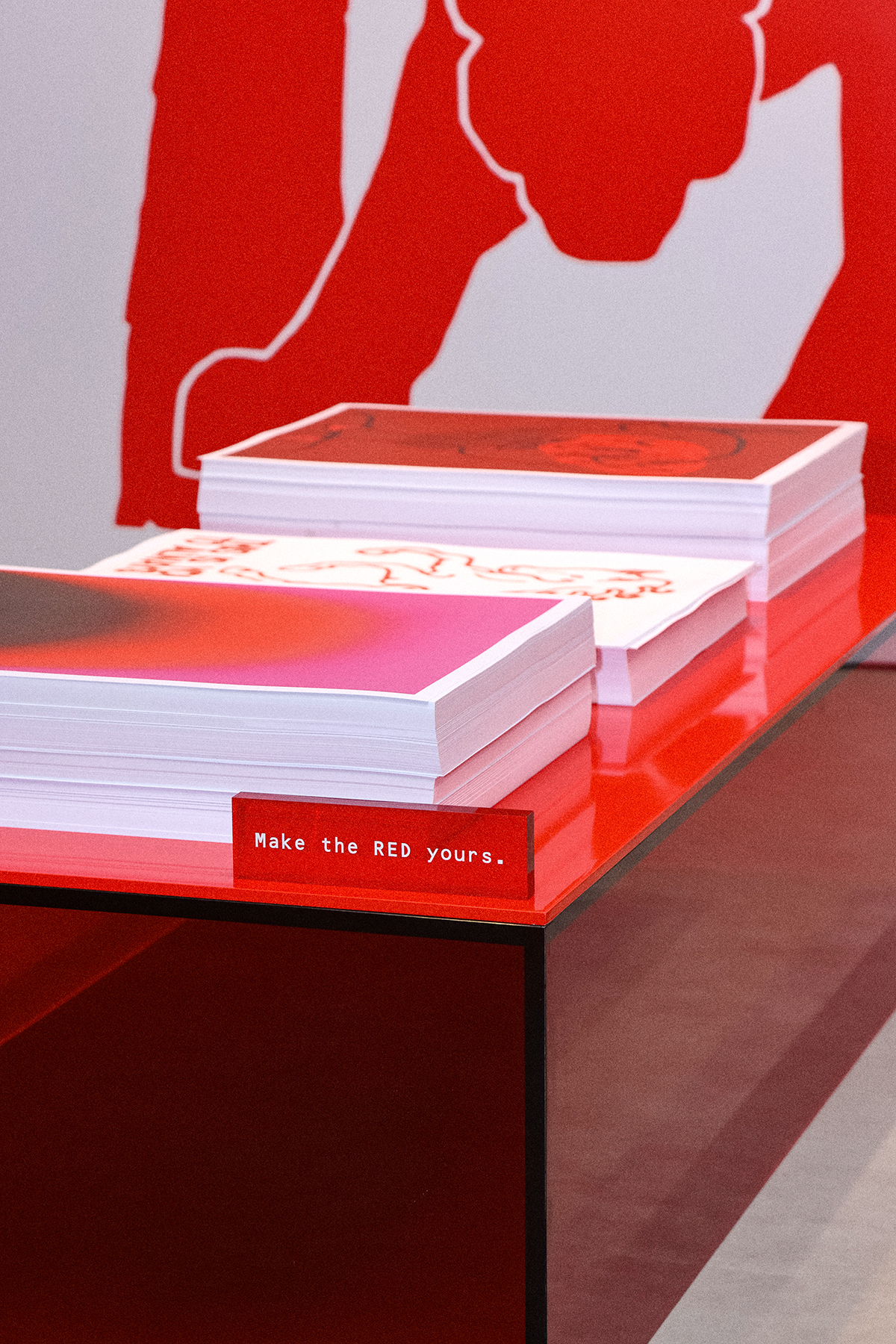 2026年香港巴塞爾藝術展（Art Basel Hong Kong），Ray‑Ban將以Ray‑Ban Red呈現一場視覺與文化交匯的現場體驗。