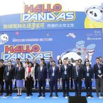 啟動典禮當日，香港特區政府政務司副司長卓永興（前排左八）、中國旅遊集團旅行服務董事長鄭麗娟（前排左七）與各界嘉賓共同見證活動啟航。