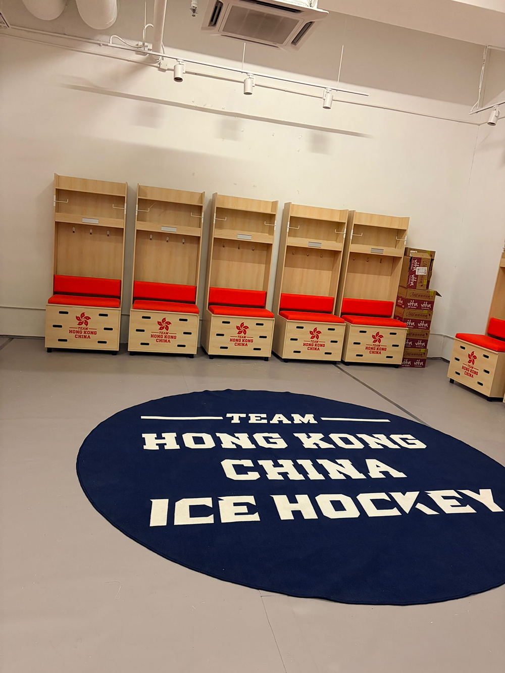 愉景廣場特別將三個舖位改裝成專屬運動員更衣室