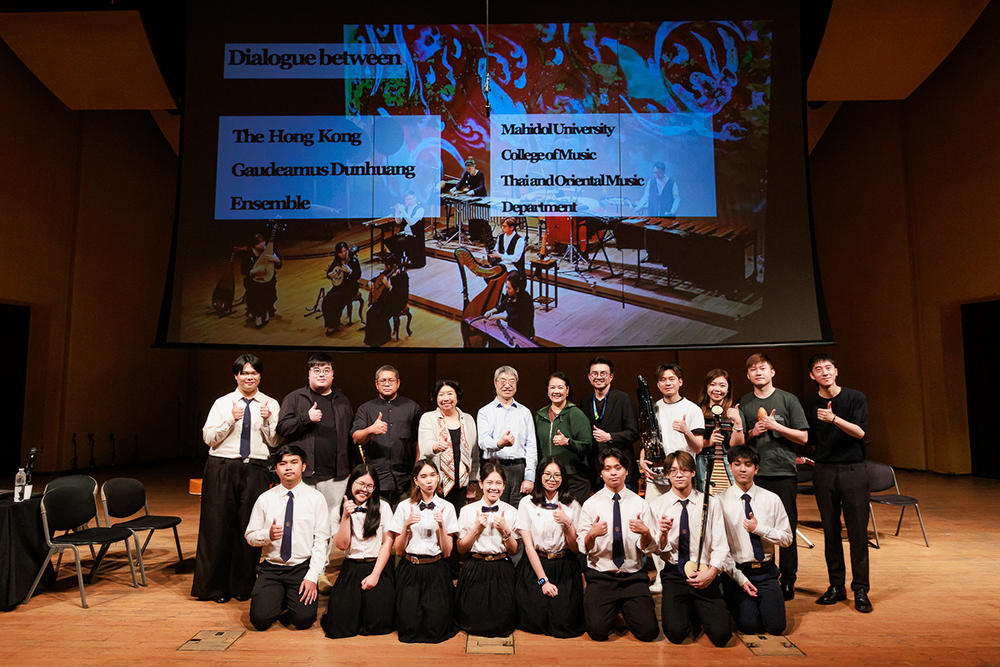 樂團成員與瑪希敦大學代表Mahidol Thai Traditional Music Ensemble合照