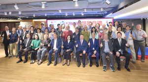 風情萬種灣區之韻——粵港澳大灣區風情攝影展開幕典禮暨香港中學生「粵港澳大灣區風情攝影比賽」頒獎典禮於日前順利舉行，現場合影留念。